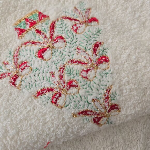 Christmas Themed Hand Towels - Picture 3 of 11